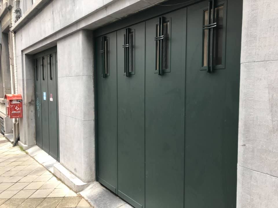 Reproduction parfaite d'une porte métallique ancienne — 3