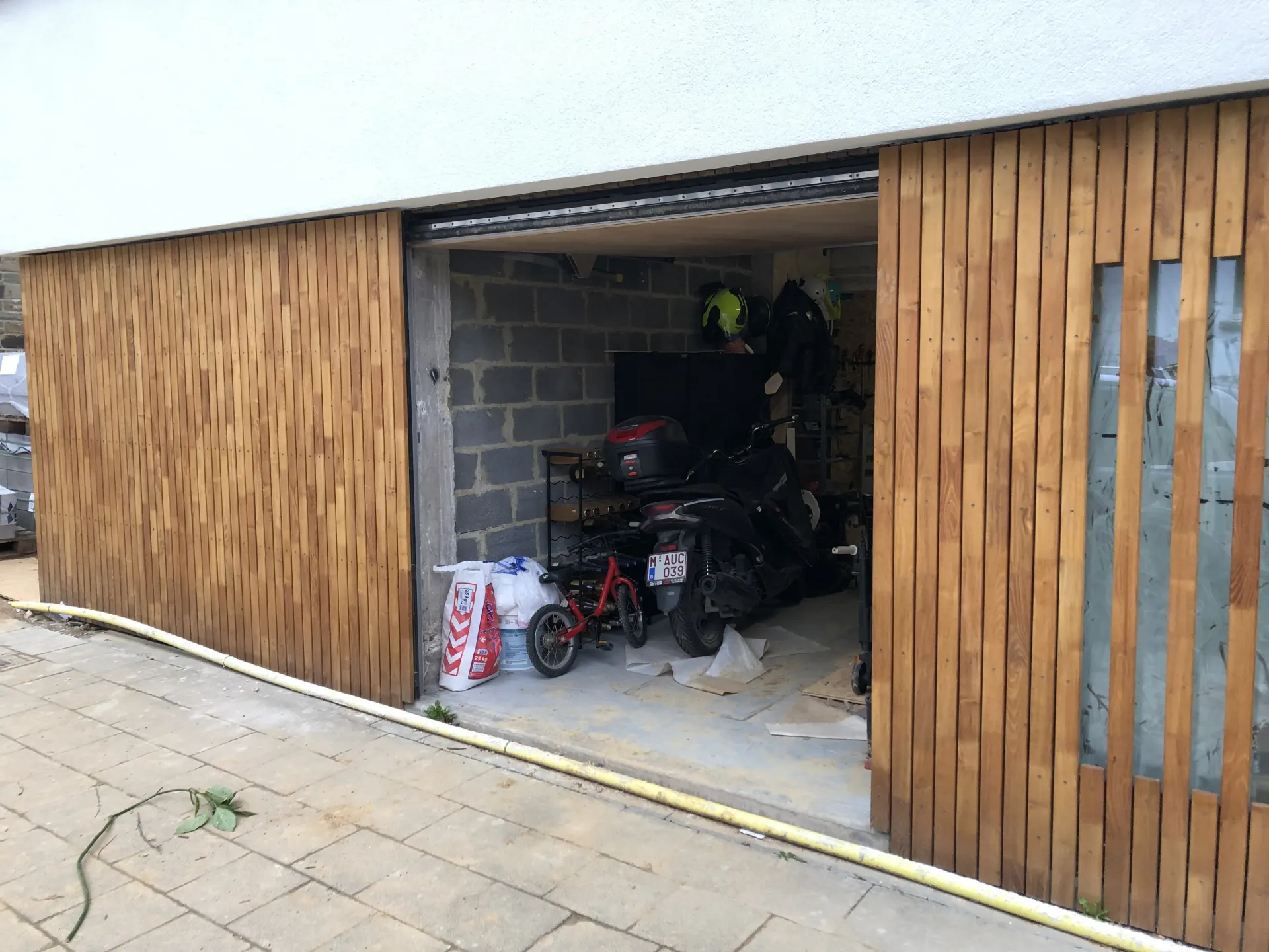 Garagepoort in verticaal hout — 6