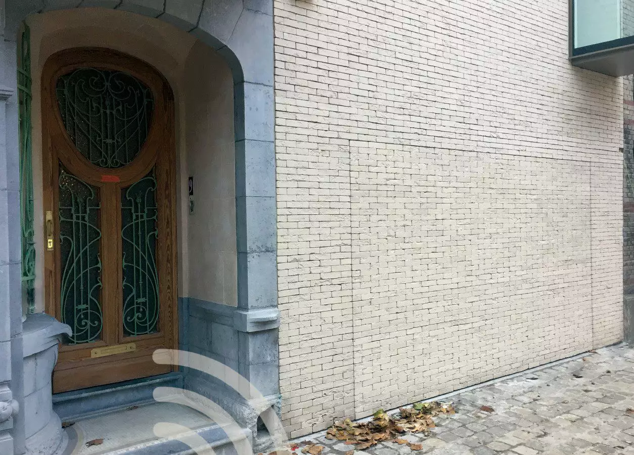 Porte de garage — 1 tonne de briques — 3