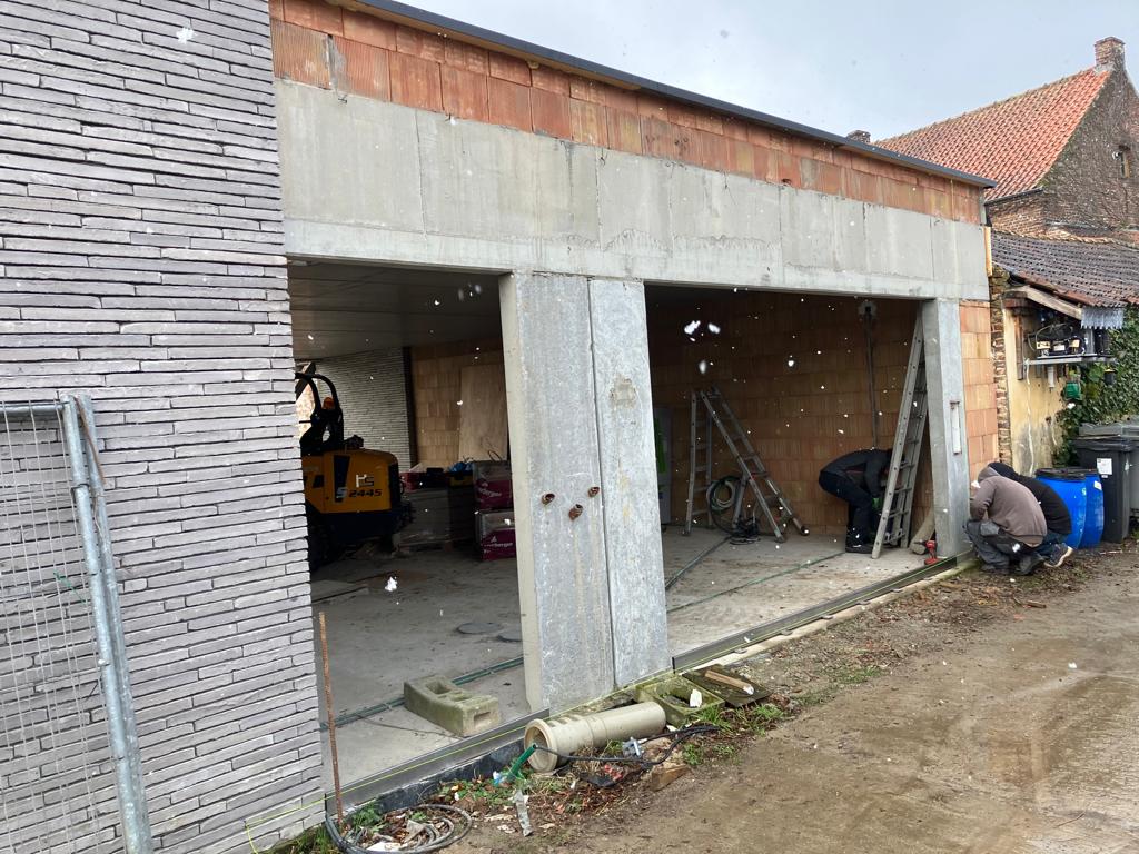 Porte de garage en briques de parement — 2