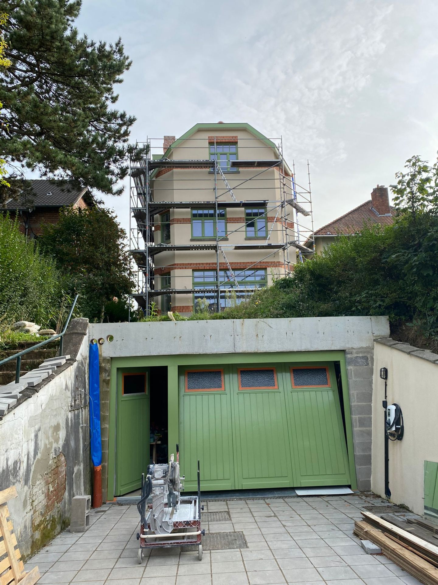 Porte moulurée en bois — Watermael-Boitsfort — 1