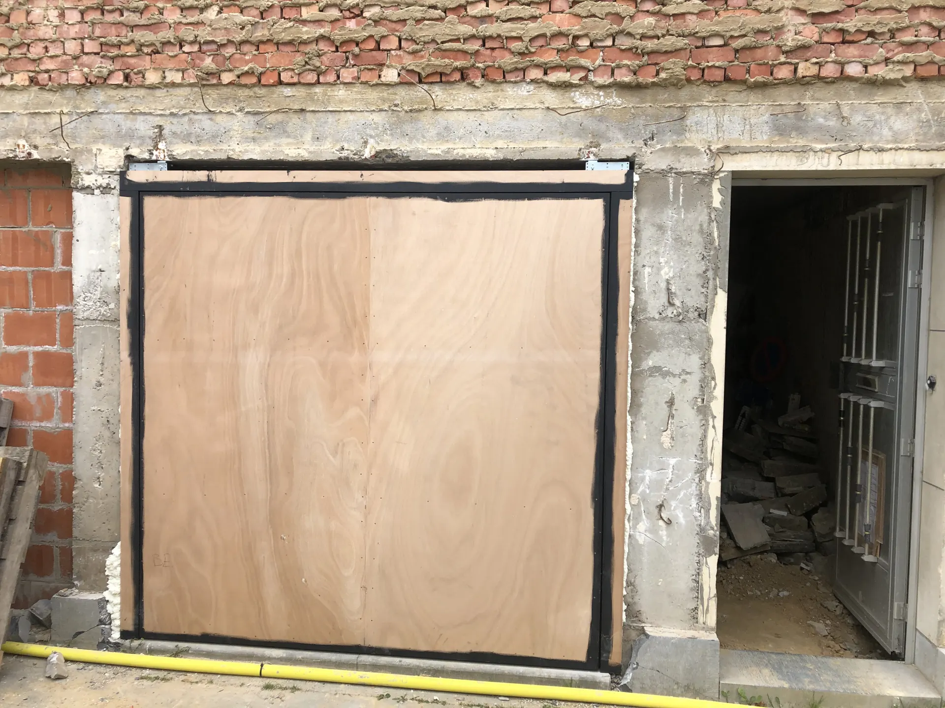 Garagepoort in verticaal hout — 3