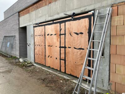 Porte de garage en briques de parement — 3