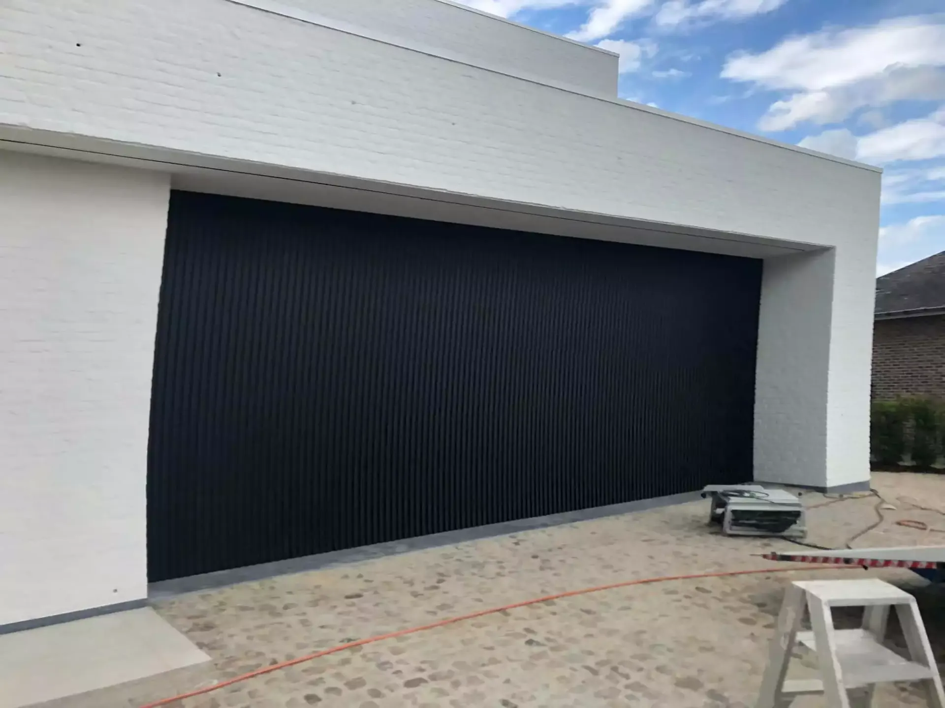 Alinel invisible garage door