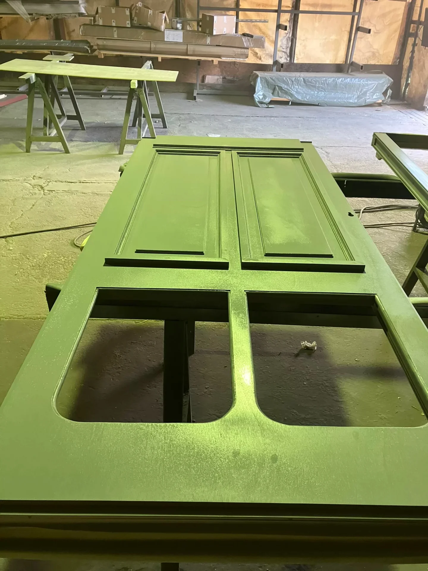 Porte moulurée en bois traditionnelle — 3